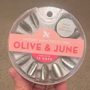 Olive & June Medium Sage Velvet Press-On Nails